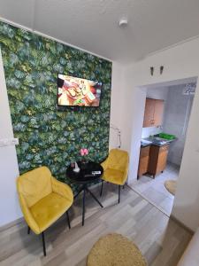 Televízia a/alebo spoločenská miestnosť v ubytovaní Tom Apartmans