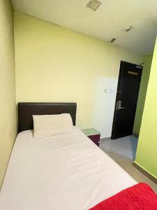 Postel nebo postele na pokoji v ubytování Hotel Rim Global Subang