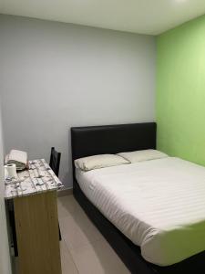 Postel nebo postele na pokoji v ubytování Hotel Rim Global Subang