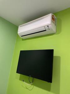 TV a/nebo společenská místnost v ubytování Hotel Rim Global Subang