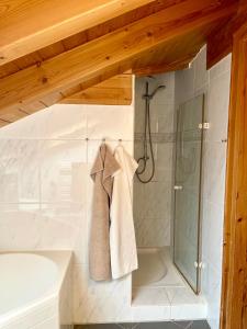 a bathroom with a shower and a bath tub at Haus Himmelswies Sommerbergbahnen Kostenlos in Bolsterlang