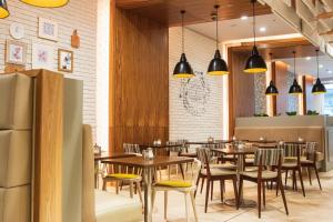 喜来登阿斯隆酒店餐厅或其他用餐的地方