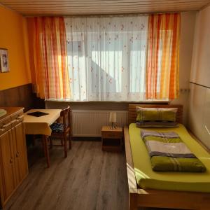 Ένα ή περισσότερα κρεβάτια σε δωμάτιο στο Pension Wolkenstein
