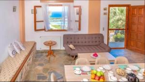 a living room with a couch and a table at Villa Kardi in Vlikhádha