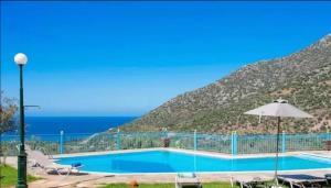 a pool with a view of the ocean at Villa Kardi in Vlikhádha