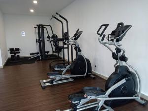 Fitness centrum a/nebo fitness zařízení v ubytování #1 Walk to Legoland * D'Pristine * 2BR Lake View