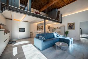 Χώρος καθιστικού στο NEW 2024 - ANCIENT GRAVEDONA - where Lake Como classic style meets modern design and comforts - Larihome A40
