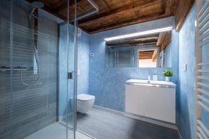 Ένα μπάνιο στο NEW 2024 - ANCIENT GRAVEDONA - where Lake Como classic style meets modern design and comforts - Larihome A40