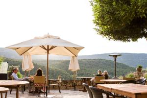 מסעדה או מקום אחר לאכול בו ב-La Torre del Visco - Relais & Châteaux