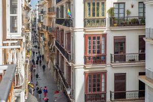 a group of people walking down a street between buildings at Apartamento en el centro de Cádiz in Cádiz