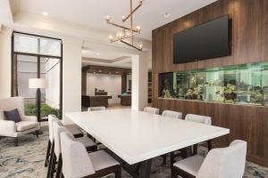 TV a/nebo společenská místnost v ubytování Hilton Garden Inn Palm Coast Town Center