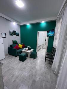 Posezení v ubytování Cosy Apartment with Good Location Self Check In