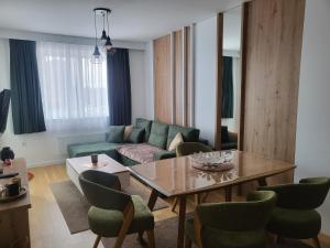 Et opholdsområde på Apartman GREEN Jahorina Snježna dolina + 12 billeder