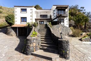 a house with a stone staircase in front of a house at Finca Los Geranios in Tegueste