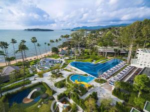 查汶Hyatt Regency Koh Samui的海滩旁水上公园的空中景致