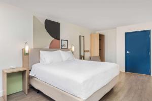 Spark by Hilton Hilton Head Island客房内的一张或多张床位