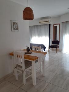 a living room with a white table and chairs at Terra Apart in Chivilcoy