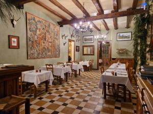 Restaurace v ubytování HOTEL DE L'ABBAYE DE LONGPONT