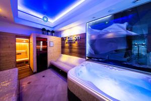 a bathroom with a large tub with a fish tank at Hotel Galion in Gdańsk