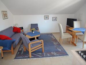 a living room with a couch and a table at Am Badezentrum Ferienwohnungen in Ruhpolding