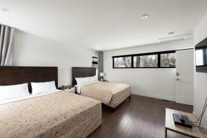 a hotel room with two beds and a window at Auberge de la Montagne Coupée in Saint-Jean-de-Matha +48 photos