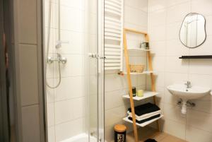 a bathroom with a shower and a sink at Nowoczesny Apartament Prudnik in Prudnik