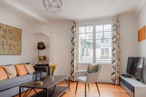 Gallery image of Eiffel Tower Saint Residence in Paris