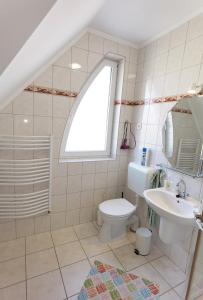 Kúpeľňa v ubytovaní Enci Apartman