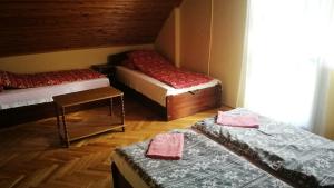 Ένα ή περισσότερα κρεβάτια σε δωμάτιο στο 3 Tó Sziki Szálló