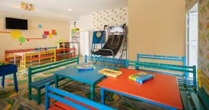 a room with two tables and chairs in a classroom at El Mouradi Port El Kantaoui in Port El Kantaoui