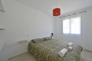 Villa Maria - Piscine - Wi-Fi - Proche Ventoux - Ideal Cyclistes tesisinde bir odada yatak veya yataklar