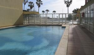 Swimmingpoolen hos eller tæt på Carihuela II - 2 Bedroom Sea View Apartment near the beach