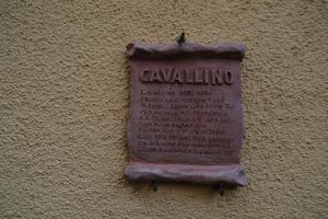 a sign on the side of a wall at Tenuta Il Casale di San Miniato in San Miniato