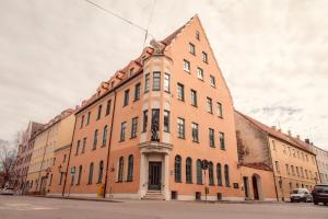 a large brick building on the corner of a street at NEW LUXUS Suite I TWO Kingbeds I Center in Augsburg