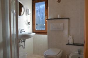 Koupelna v ubytování ALBERGO VALLUNGA + 37 fotografií
