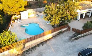 Bazén v ubytovaní Casa Mariseta y Tonet, naturaleza a 2 km del mar alebo v jeho blízkosti