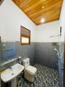 a bathroom with a toilet and a sink at Rathna Villas in Bentota