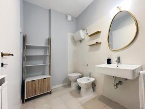 Koupelna v ubytování Glamorous flat with Jacuzzi, king size bed and small balcony + 6 fotografií