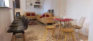 a living room with a table and chairs and a couch at Kaz à joss in Basse-Pointe