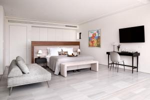 Кровать или кровати в номере Bvs Luxury Villas Villa Plumeria Zakynthos