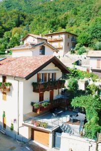 The building in which Az apartmant is located Még 27 kép