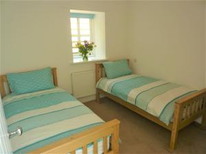 Кровать или кровати в номере Converted Barn Near Porthleven