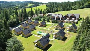 an aerial view of a large estate with houses at NoName Resort in Łapsze Niżne