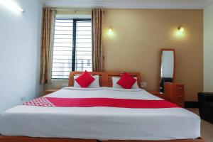 תמונה מהגלריה של Collection O Emara Grand Hotel בבנגלור
