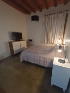 En eller flere senge i et værelse på La casita de los aromos