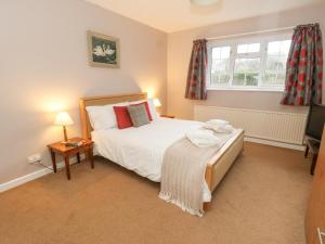 a bedroom with a bed and a window at Glyde House in Dorchester