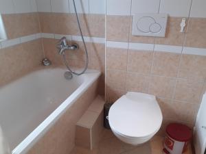 Koupelna v ubytování Hüttenzauber + 37 fotografií