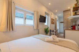 En eller flere senge i et værelse på Studio fonctionnel, équipé avec jardin proche gare