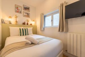 En eller flere senge i et værelse på Studio fonctionnel, équipé avec jardin proche gare