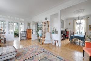 Posezení v ubytování Charming house in Saint-Maur-des-Fossés - Welkeys
